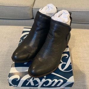 Brand new Lucky Brand Bartalino pewter booties.
